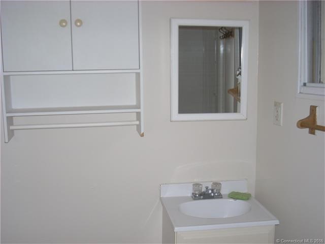 25Knox St, Manchester, CT 06040