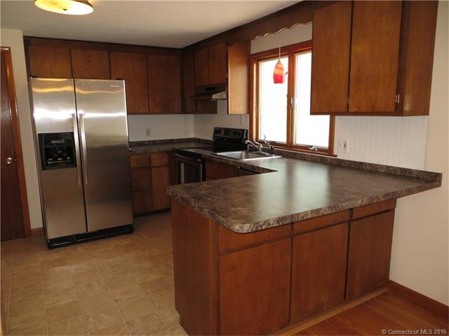 20 Earl St, Manchester, CT 06040