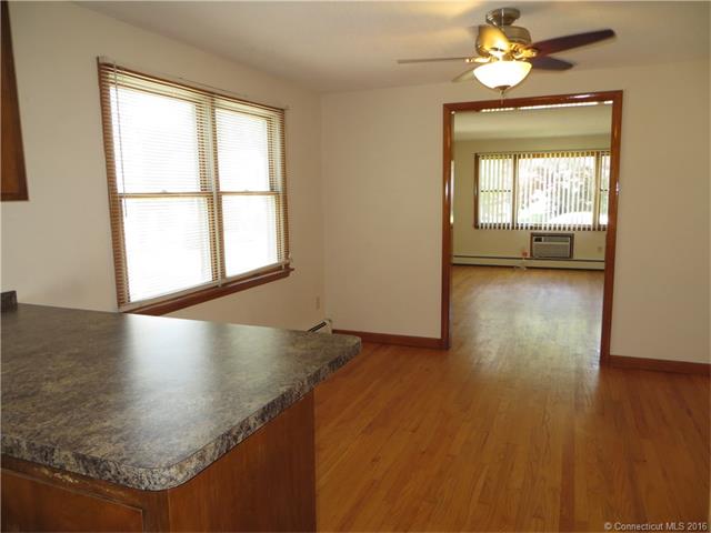 20 Earl St, Manchester, CT 06040