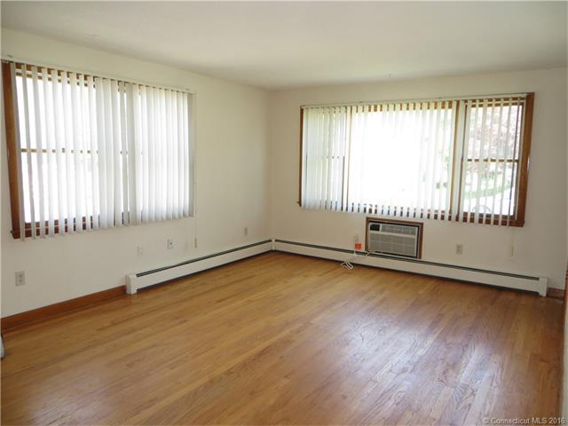 20 Earl St, Manchester, CT 06040