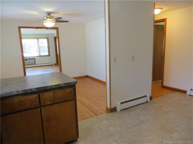 20 Earl St, Manchester, CT 06040