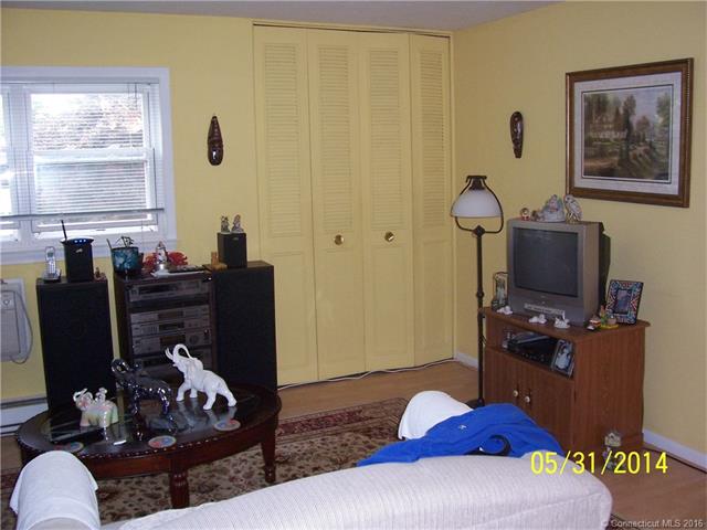 36 Thompson Rd, Manchester, CT 06040
