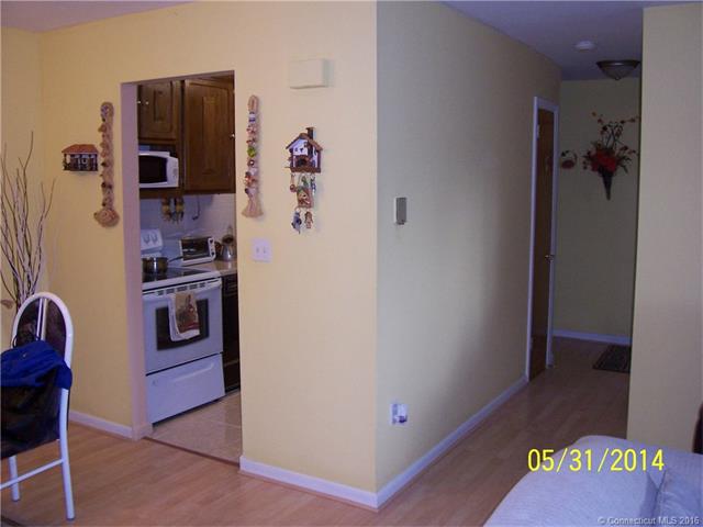 36 Thompson Rd, Manchester, CT 06040