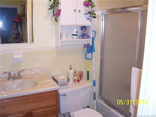 36 Thompson Rd, Manchester, CT 06040