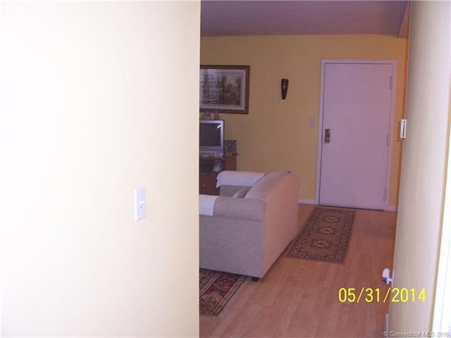 36 Thompson Rd, Manchester, CT 06040