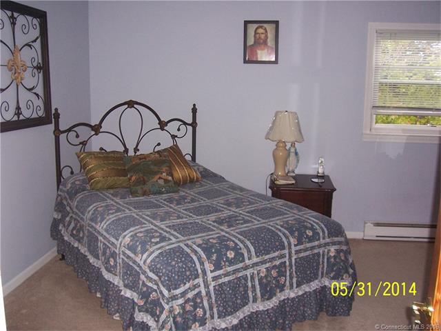 36 Thompson Rd, Manchester, CT 06040