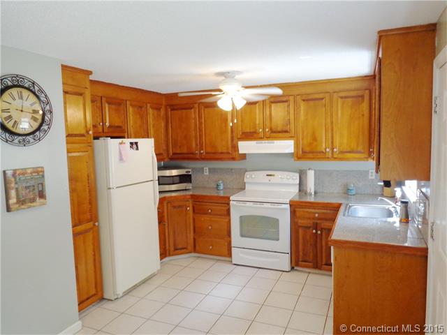 63 Summit St, Manchester, CT 06040