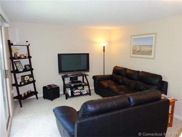 63 Summit St, Manchester, CT 06040