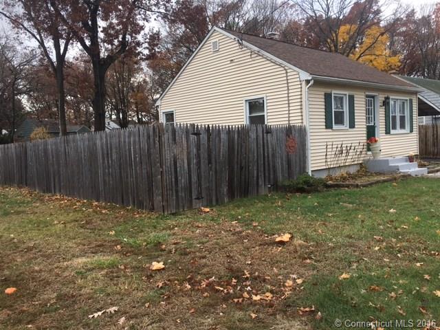 122 Deepwood Dr, Manchester, CT 06040