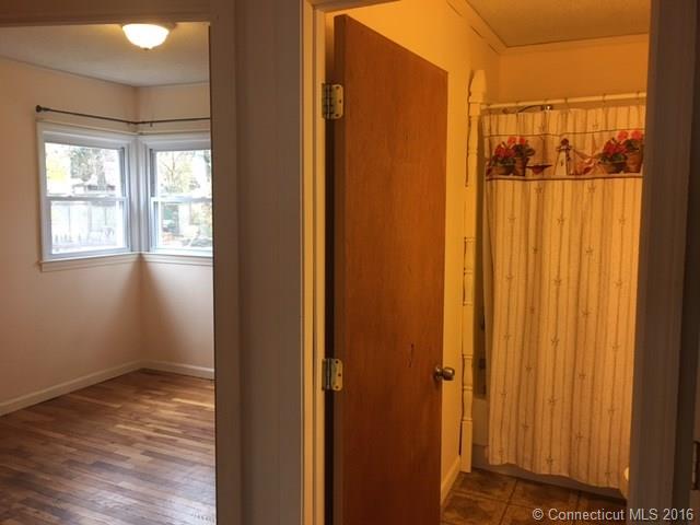 122 Deepwood Dr, Manchester, CT 06040