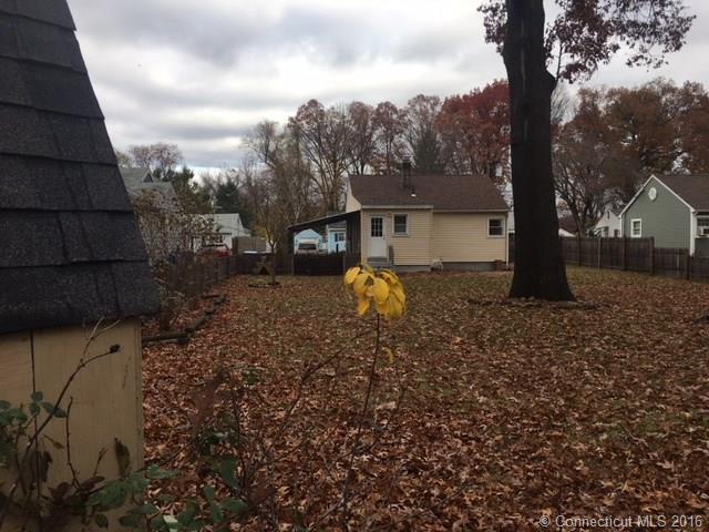 122 Deepwood Dr, Manchester, CT 06040