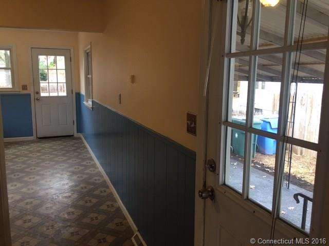 122 Deepwood Dr, Manchester, CT 06040