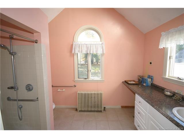 754 Center St, Manchester, CT 06040