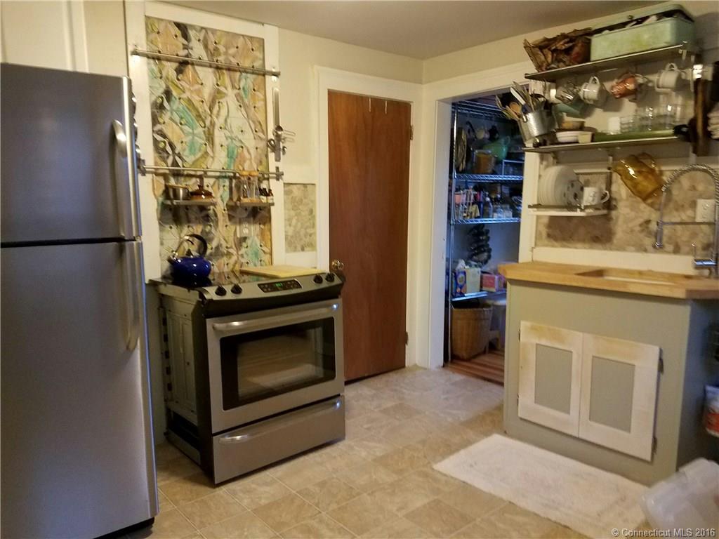 42 Dudley St, Manchester, CT 06040