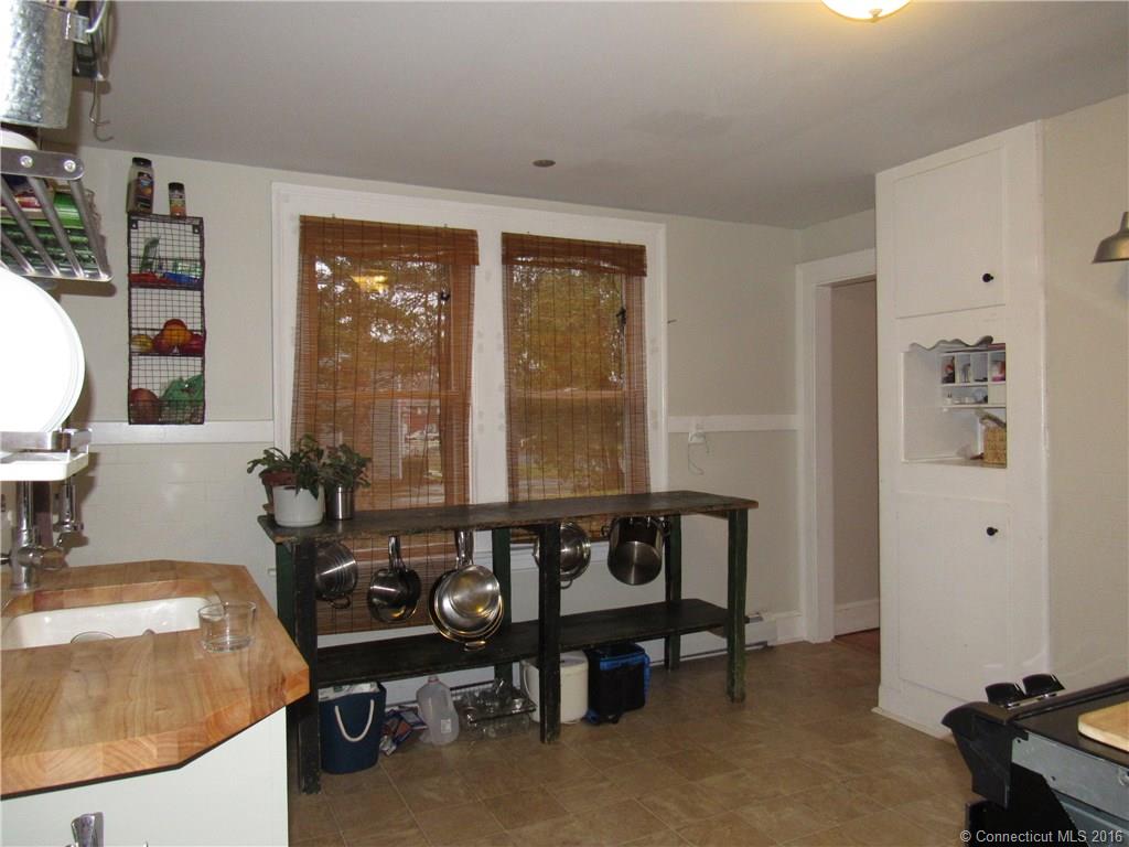 42 Dudley St, Manchester, CT 06040