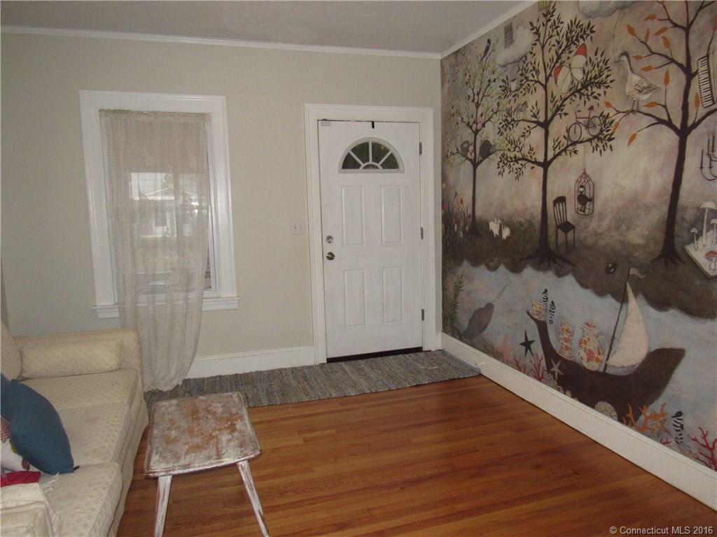 42 Dudley St, Manchester, CT 06040