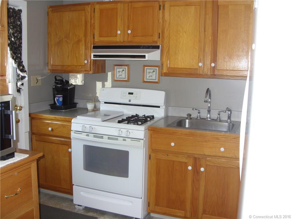 11 Tyler Cir, Manchester, CT 06040
