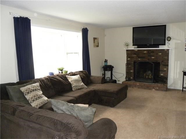 81Branford St, Manchester, CT 06040