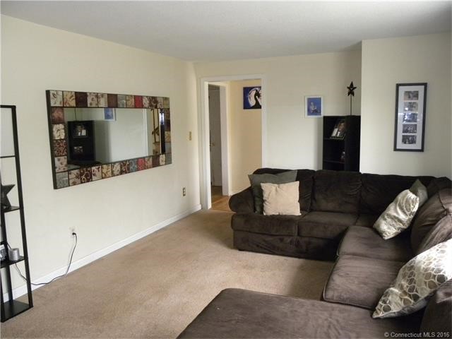 81Branford St, Manchester, CT 06040