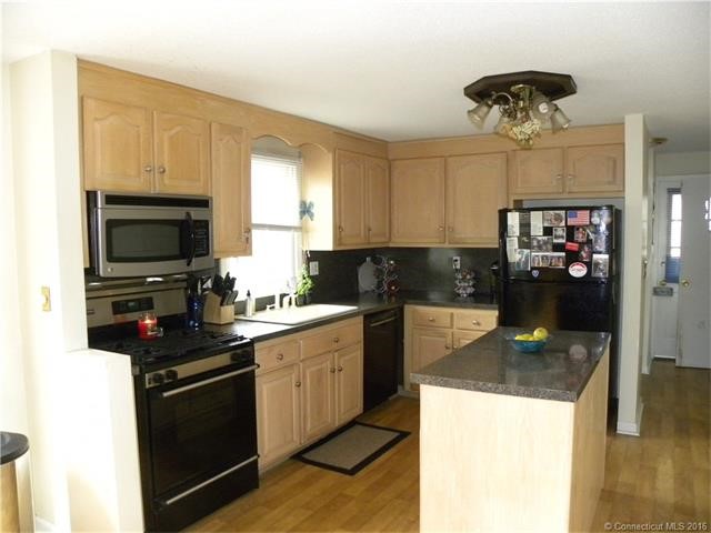 81Branford St, Manchester, CT 06040