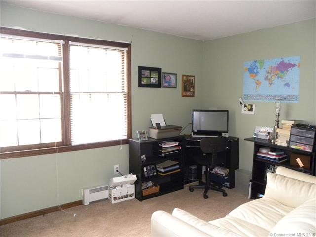 81Branford St, Manchester, CT 06040