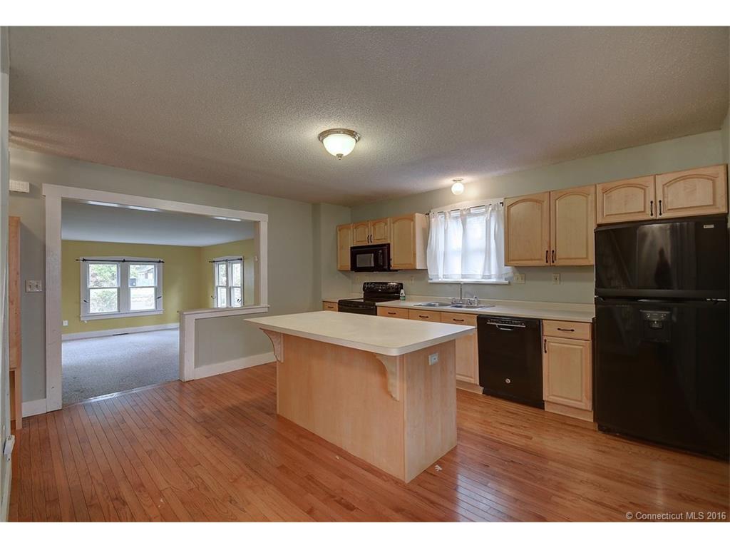 46 Walnut St, Manchester, CT 06040