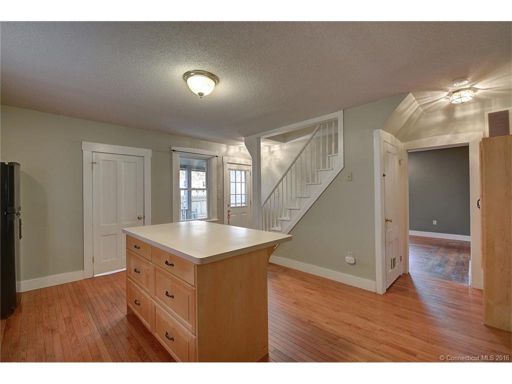 46 Walnut St, Manchester, CT 06040