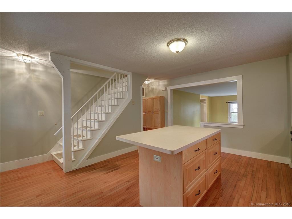 46 Walnut St, Manchester, CT 06040