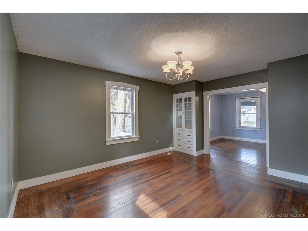 46 Walnut St, Manchester, CT 06040