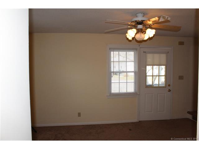8 Pioneer Circle, Manchester, CT 06040