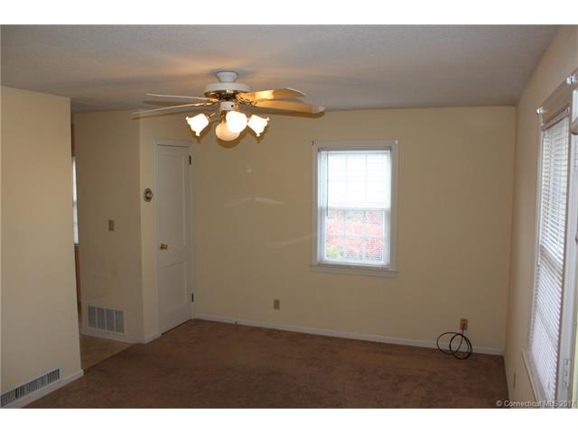 8 Pioneer Circle, Manchester, CT 06040