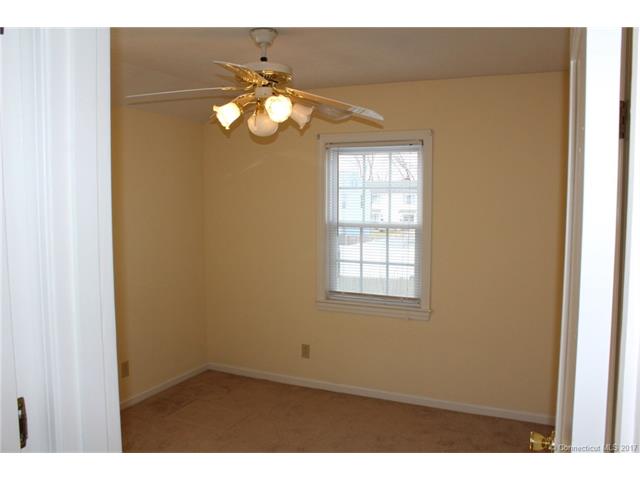 8 Pioneer Circle, Manchester, CT 06040
