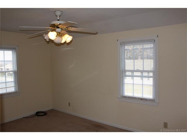 8 Pioneer Circle, Manchester, CT 06040