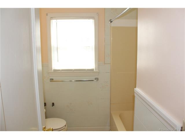 8 Pioneer Circle, Manchester, CT 06040