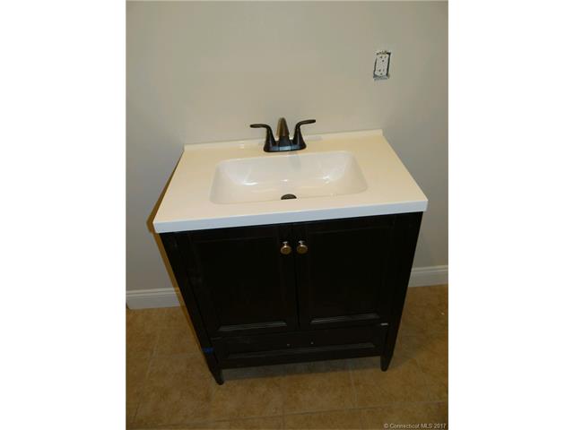 14Oak Pl, Manchester, CT 06040