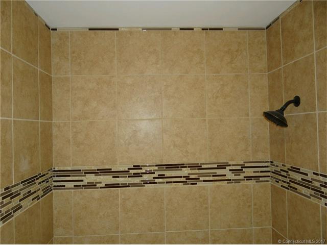 14Oak Pl, Manchester, CT 06040