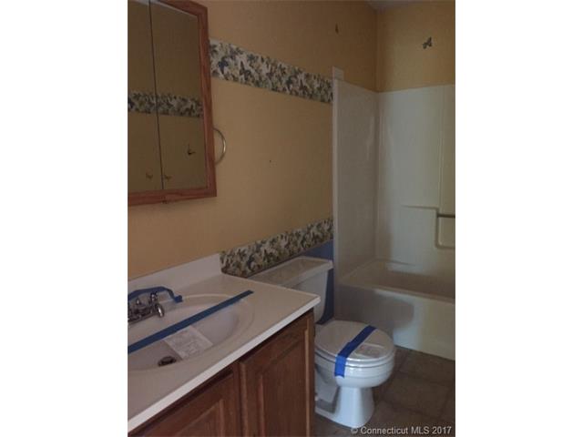 12 Anderson St, Manchester, CT 06040