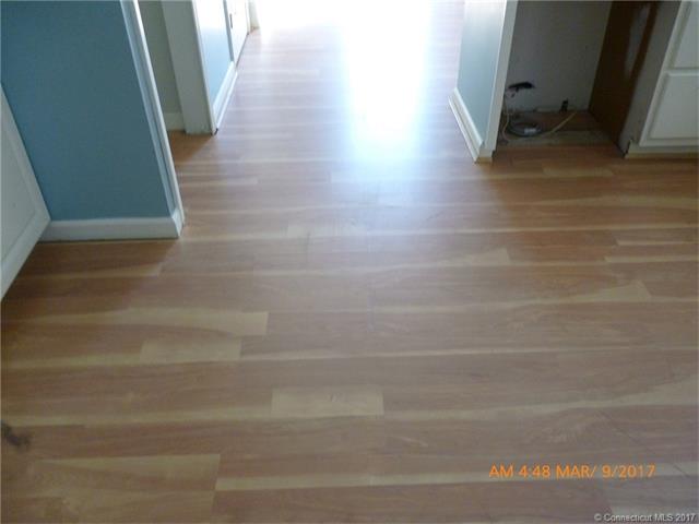 12 Anderson St, Manchester, CT 06040