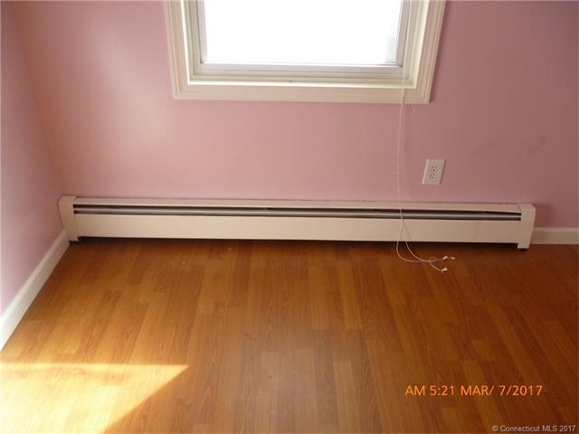 12 Anderson St, Manchester, CT 06040