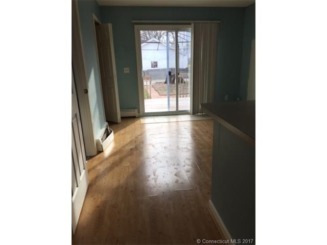 12 Anderson St, Manchester, CT 06040