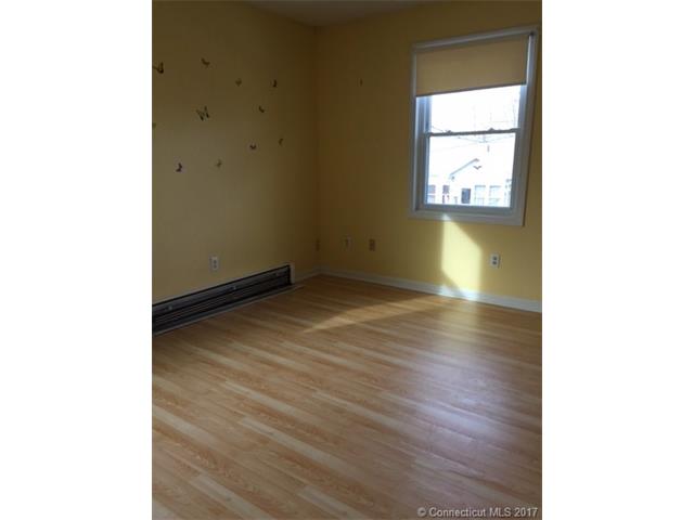 12 Anderson St, Manchester, CT 06040