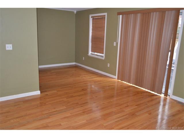 203 Oakland St, Manchester, CT 06042