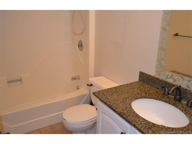 203 Oakland St, Manchester, CT 06042
