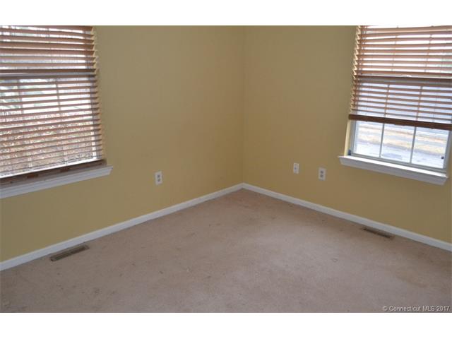 203 Oakland St, Manchester, CT 06042