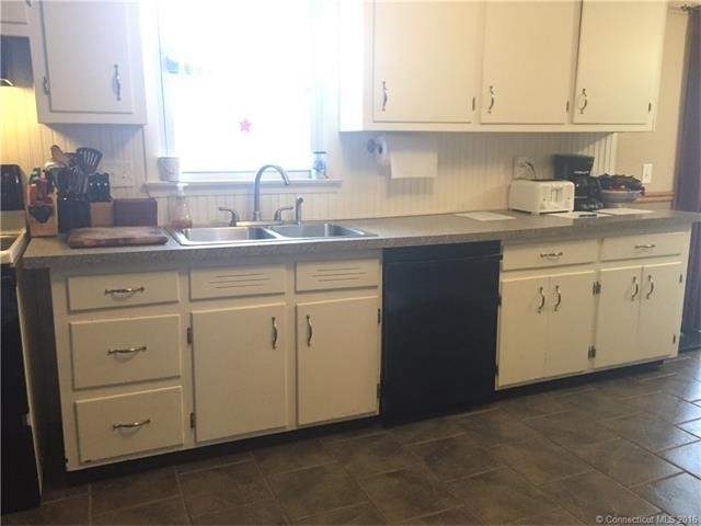 172Hawthorne St, Manchester, CT 06042