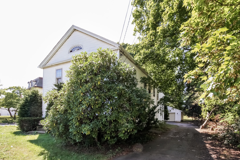 424 N Main St, Manchester, CT 06042