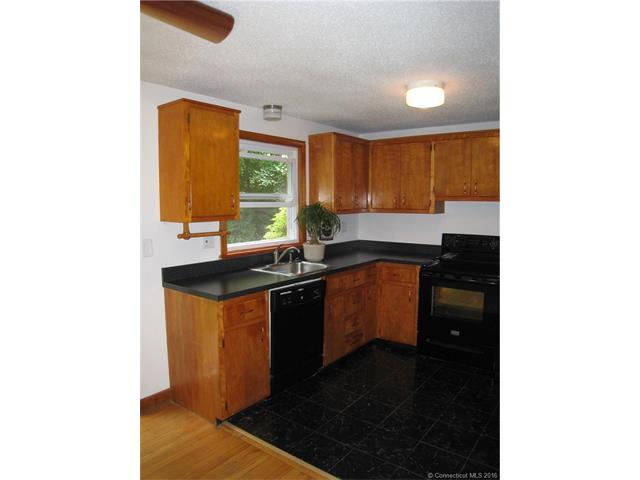 476 Woodbridge St, Manchester, CT 06042