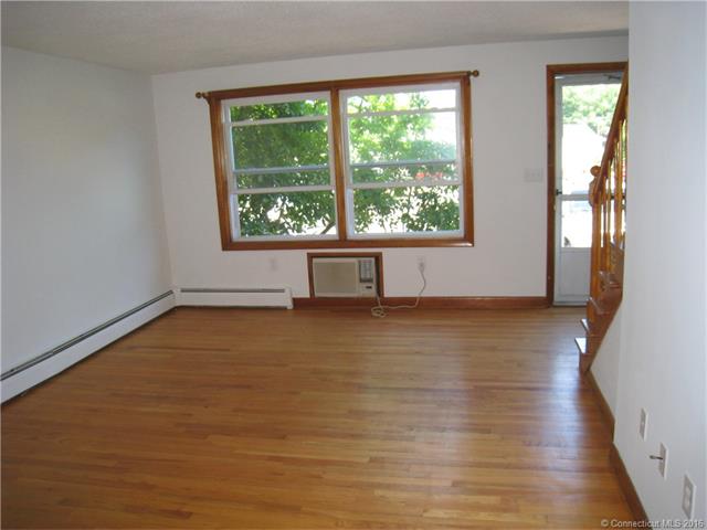 476 Woodbridge St, Manchester, CT 06042