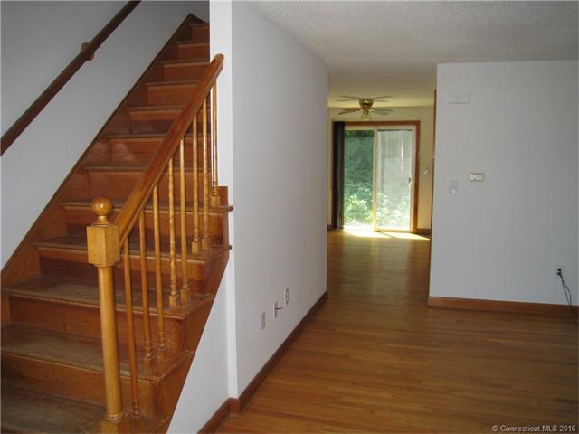 476 Woodbridge St, Manchester, CT 06042