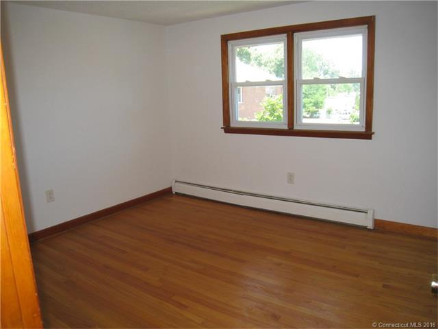 476 Woodbridge St, Manchester, CT 06042